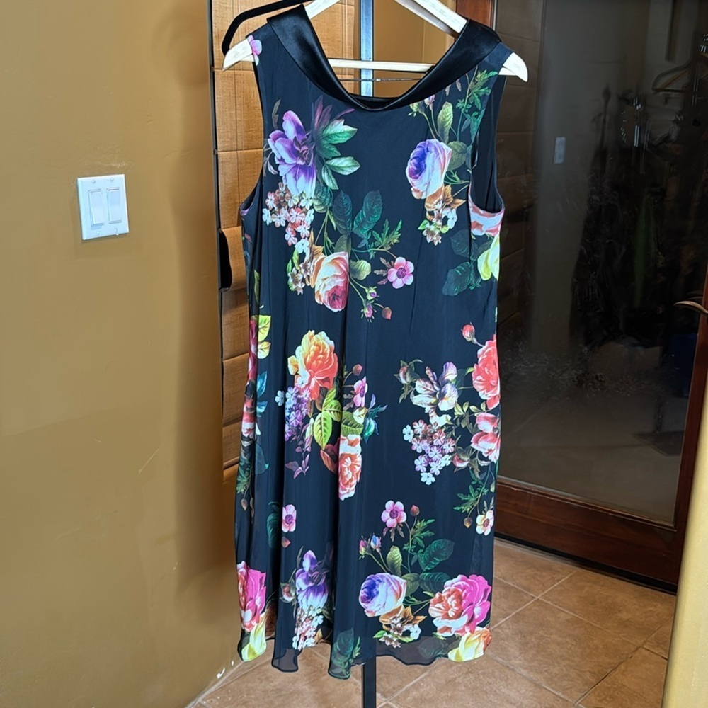 SLNY Floral Chiffon Overlay Shift Dress Size 16 Black Cowl Neck Cocktail Dress - Picture 2 of 8